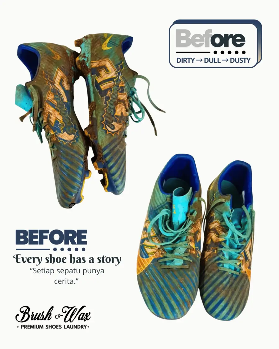 Sepatu sepak bola biru dalam kondisi sangat kotor sebelum dicuci