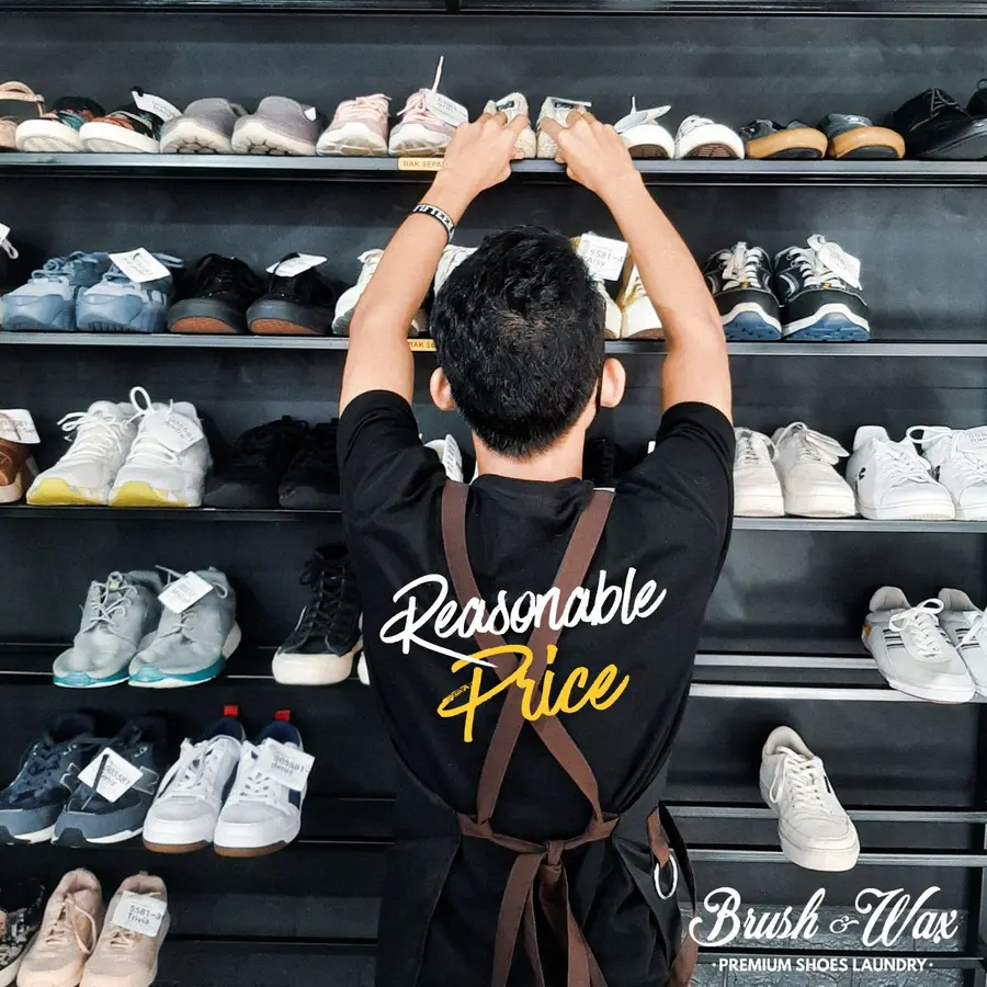 Rak sepatu dan teknisi Brush and Wax dengan harga terjangkau