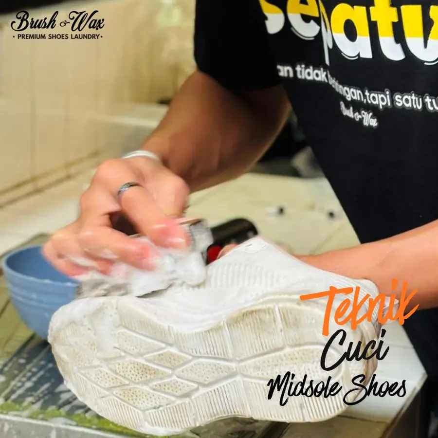 Teknik mencuci midsole sepatu secara manual